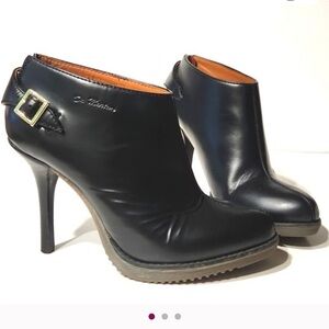 NWOT Gorgeous Dr. Martens black Heeled Boots with Side Buckle